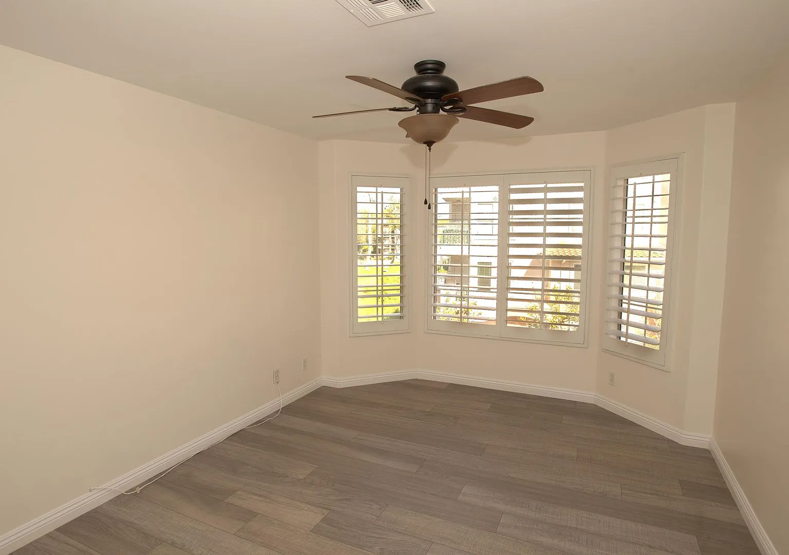 2 Bedrooms | 2 Bathrooms | Shoppers Paradise — Photo 2