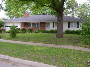 2136 SW 30th St, Topeka, KS 66611