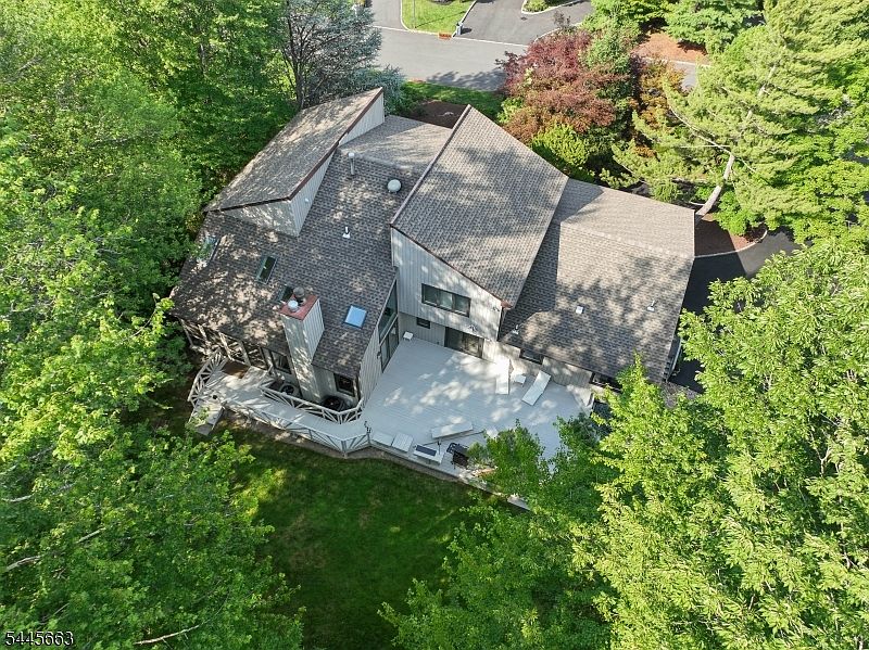1st image of 11 Maywood Ct