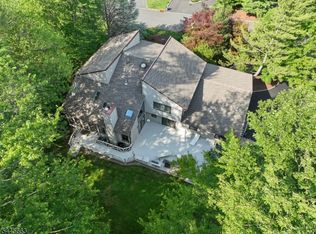 11 Maywood Ct, North Caldwell, NJ 07006