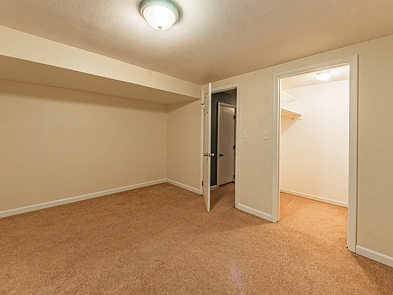 1143 Stanton St — Photo 17