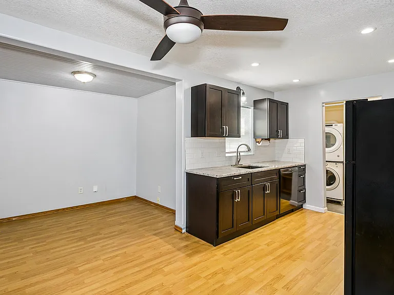 2914 N Clarence Ave — Photo 4