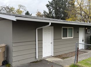 719 SW Bridge St, Grants Pass, OR 97526