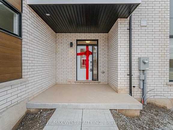 3rd image of 120 Settlers Rd E