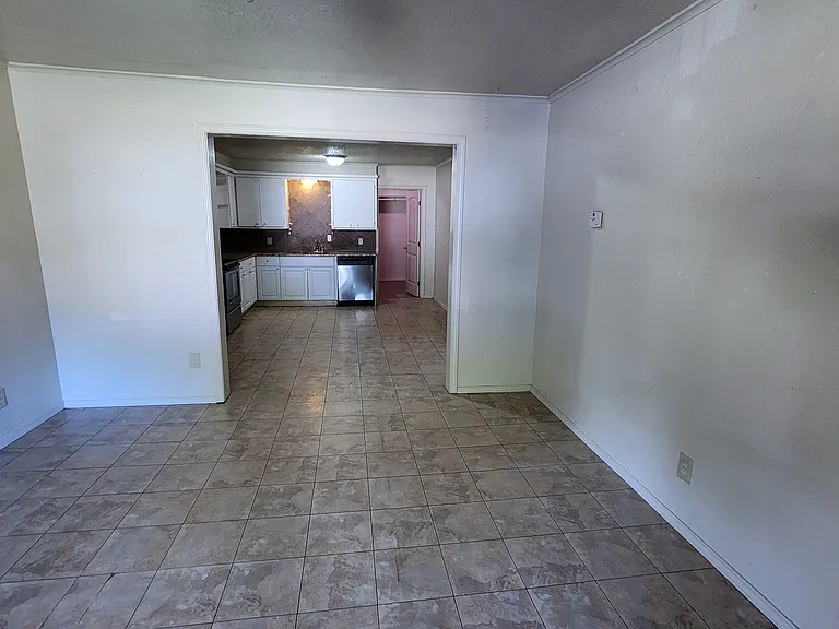 513 N Forest St — Photo 2