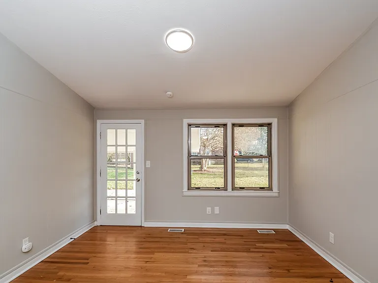 1523753_018_living_room_13403344.jpg