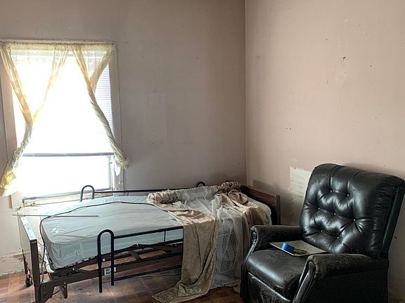 5th image of 1353 Evergreen Ave