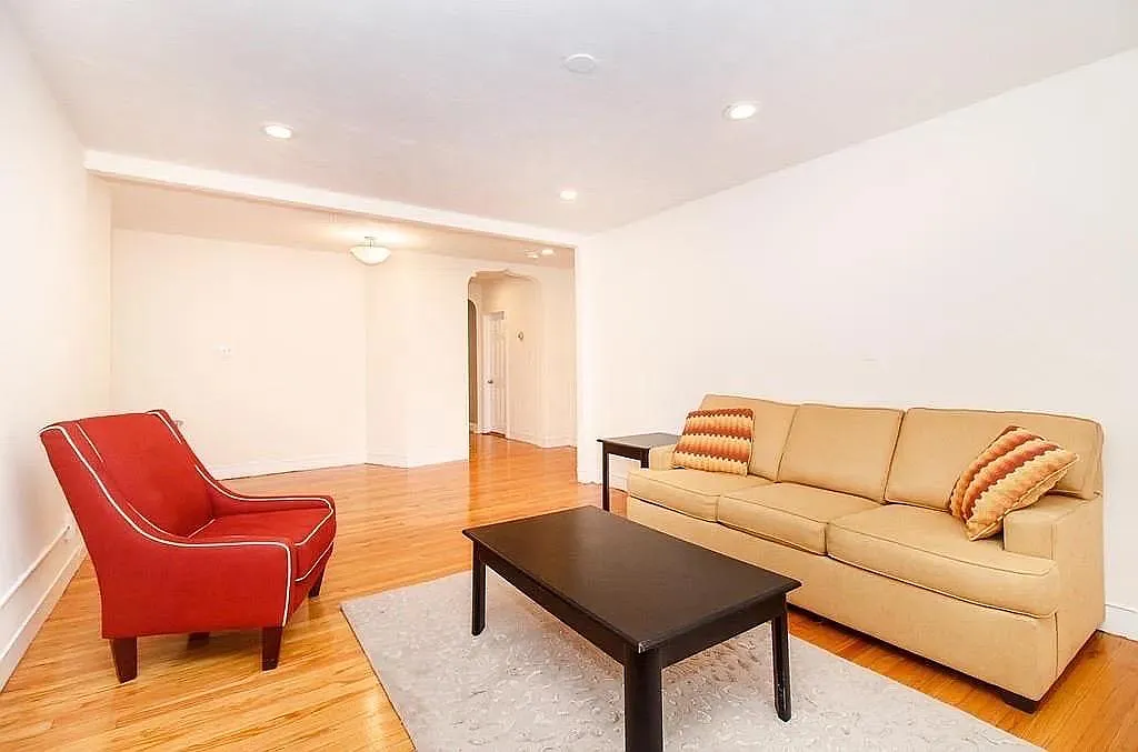 3 bed, 1020 sqft, $3,800 — Photo 2