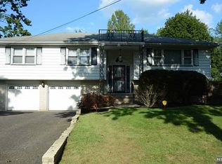 293 Taft Ct, Paramus, NJ 07652