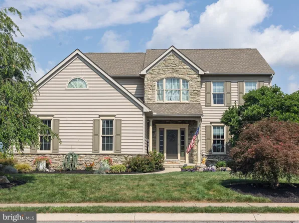 1345 Sterling Dr, York, PA 17404