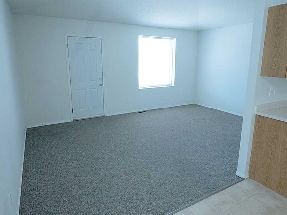 5th image of 64 Valleyview Dr SW
