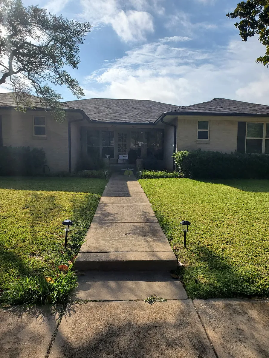 Photo 1 of 43 - 7424 Walling Ln #7424 - Dallas, TX Primary Photo - 7424 Walling Ln #7424
