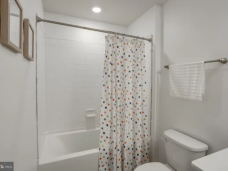 104 Levis Dr — Photo 23