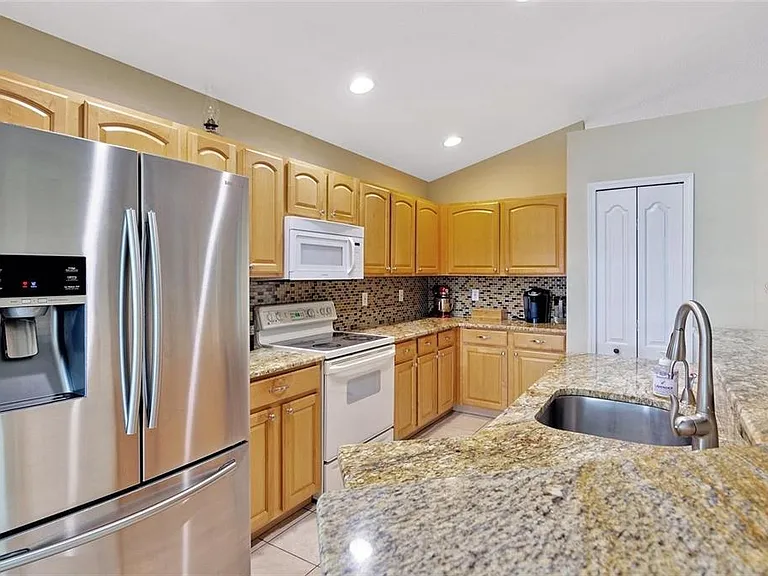 18821 Maisons Dr — Photo 10