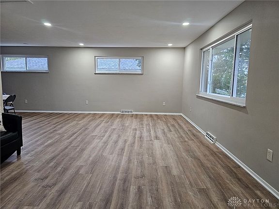 3rd image of 1676 Tennyson Ave
