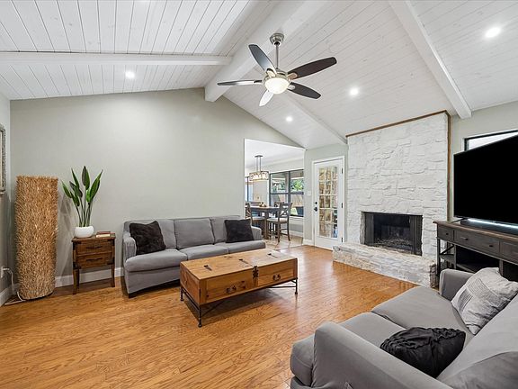 2nd image of 208 Maple Dr