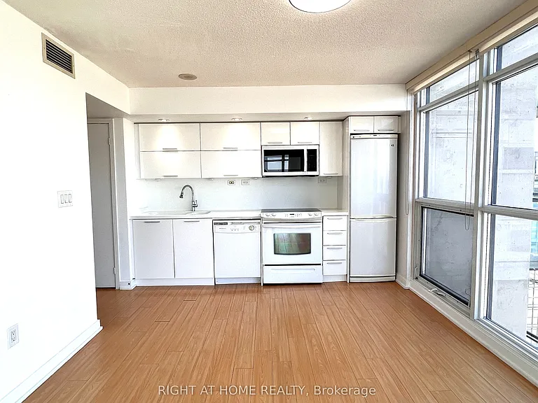 25 Capreol Ct #2507 — Photo 6