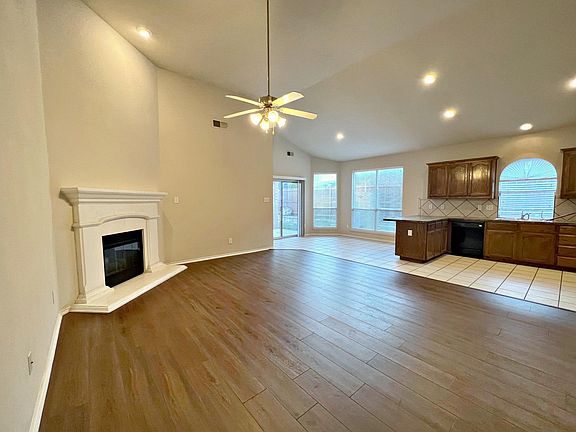 4th image of 2128 Carlotta Dr