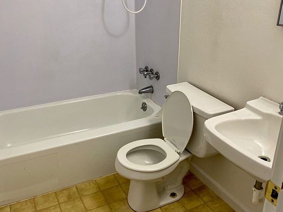 2nd image of 709 Cedar Ave APT 2