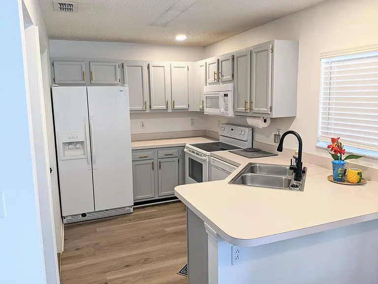 520 Pineapple Ave — Photo 6