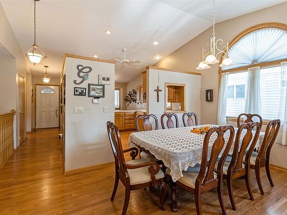5th image of 1818 Waterbury Cir