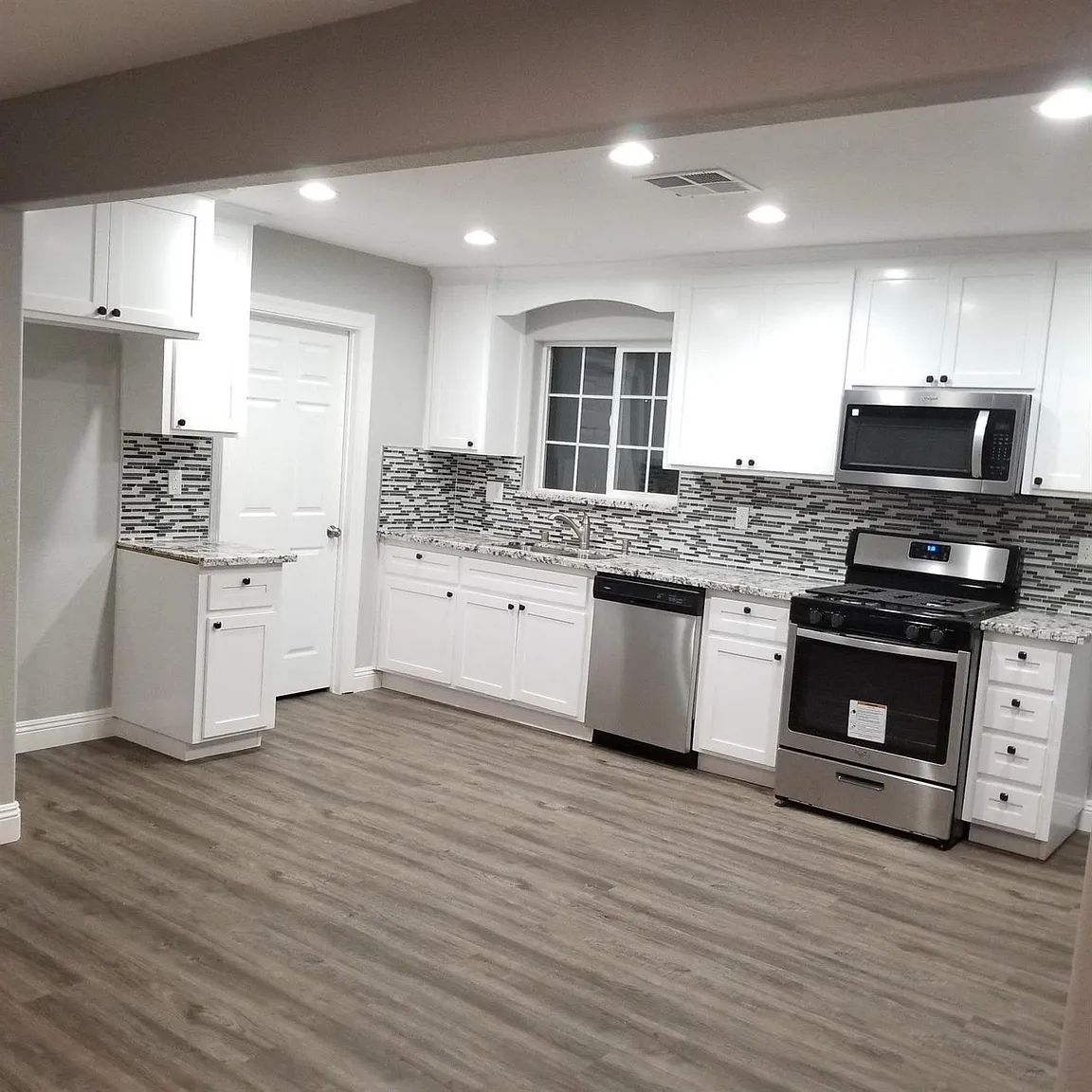2253 Fairfield St photo 1