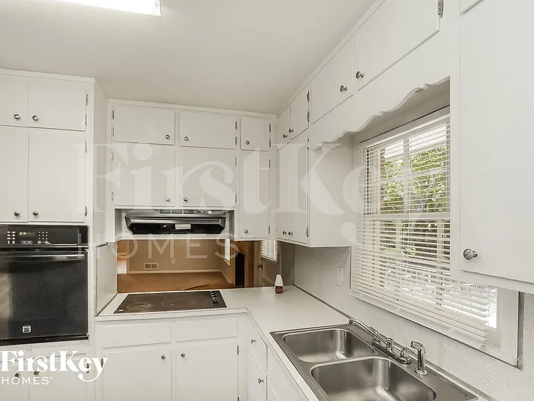 1860 Gherry Dr — Photo 7