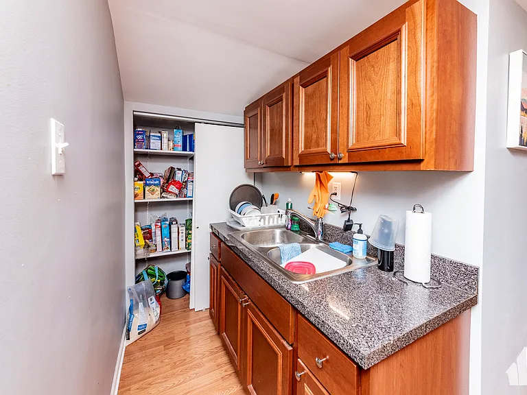1332 W Barry Ave #3 — Photo 4