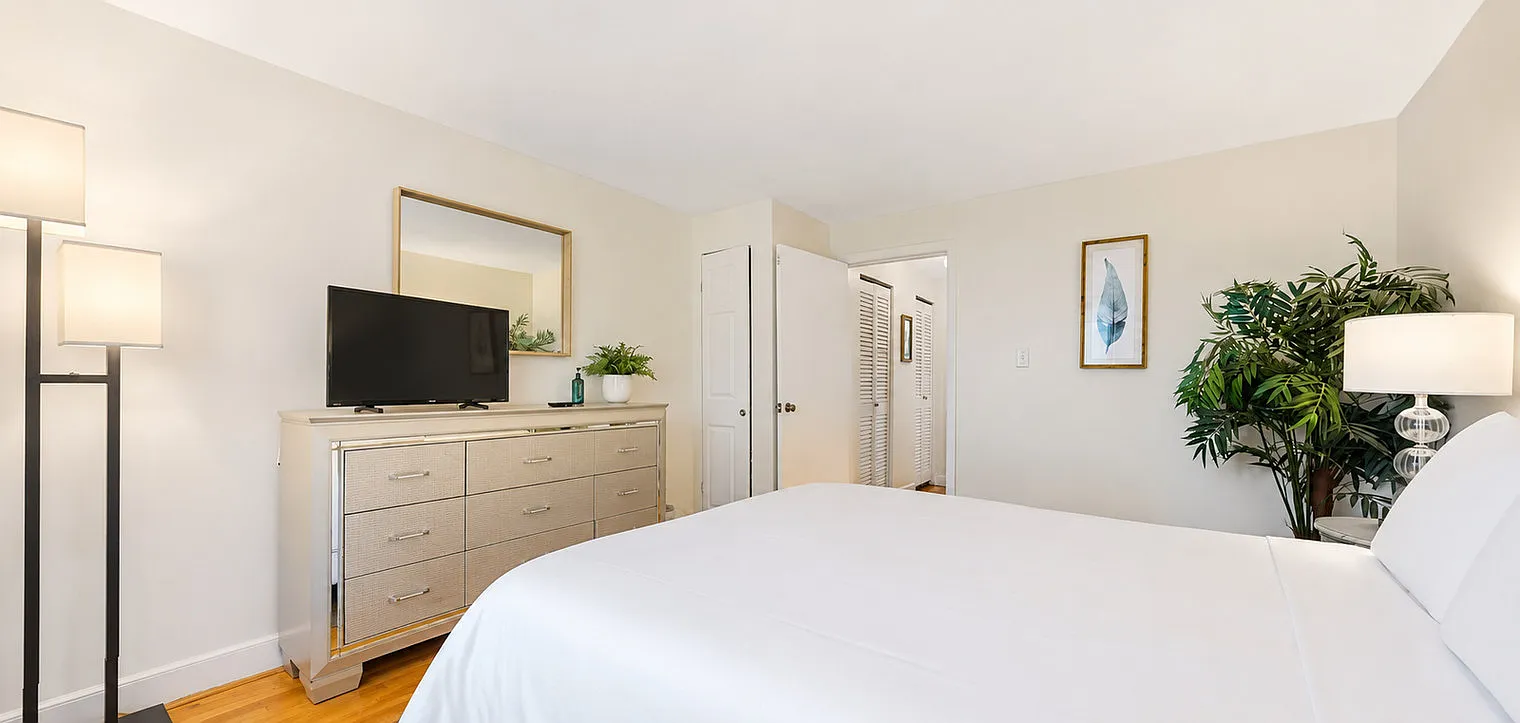 1 bed, 1.0 bath, 796 sqft, $3,385 — Photo 3