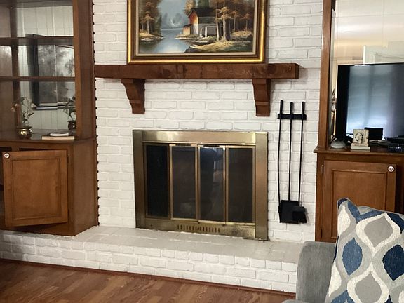 5th image of 3965 Gloucester Dr
