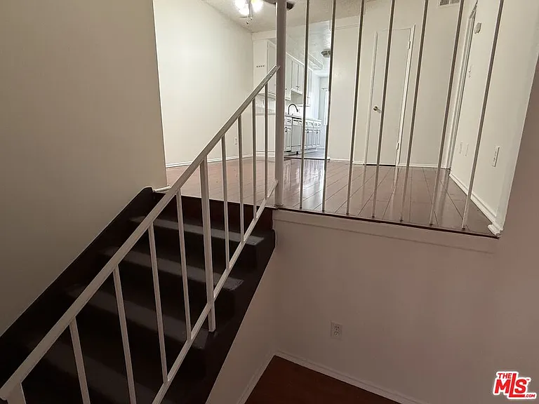 18444 Collins St #4 — Photo 6