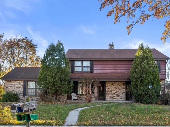 401 Park Hill DRIVE, Pewaukee, WI 53072