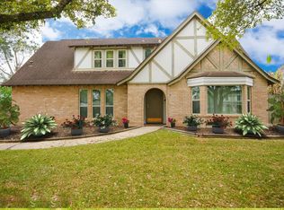 605 Tanglewood Dr, Friendswood, TX 77546
