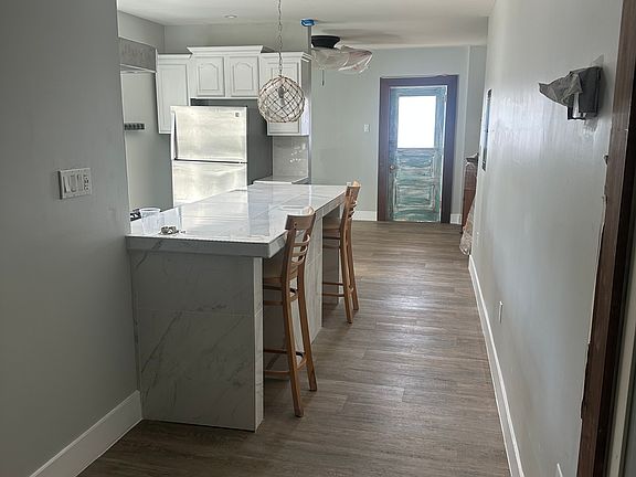 5th image of 643 N Main St #2