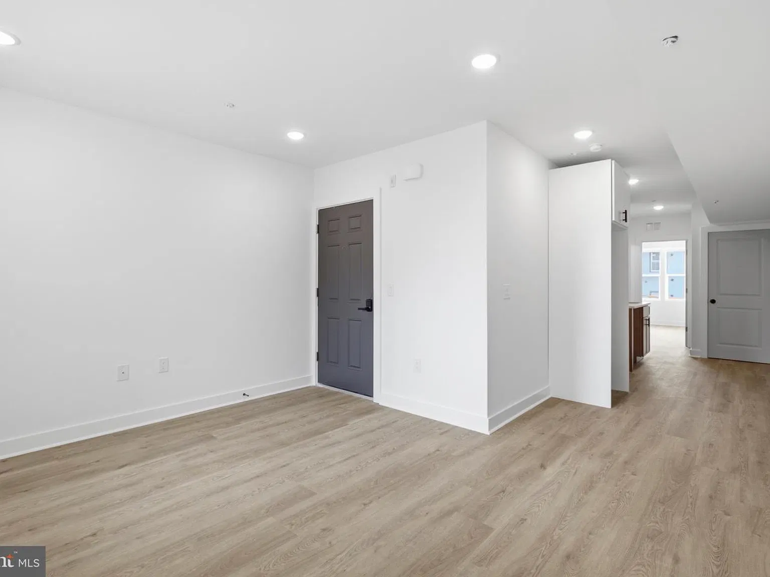 2216 N Franklin St — Photo 4