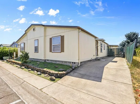 2302 Lara Ln, Central Pt, OR 97502