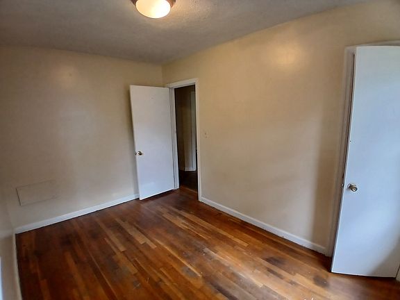 2nd image of 4213 Swann St