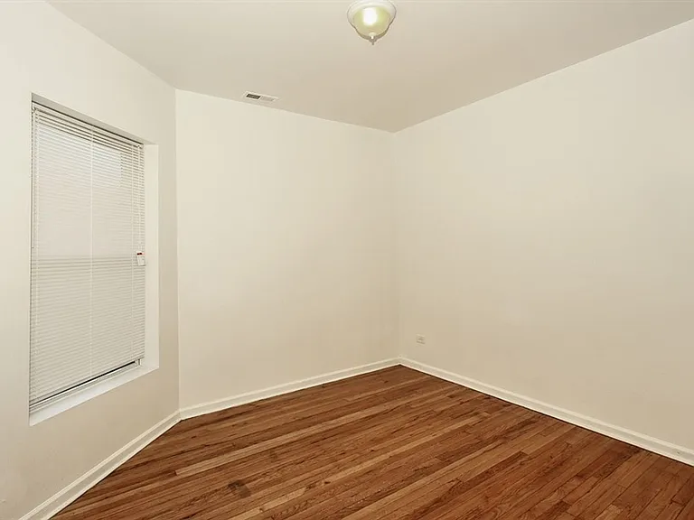 5718 S Wabash Ave — Photo 13