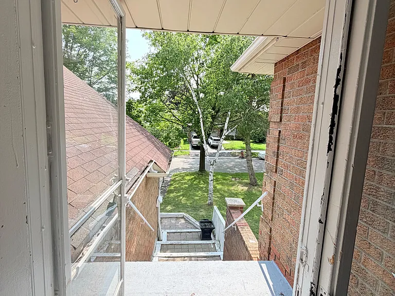 41 Broadbridge Dr #MAIN AND UPPER — Photo 4