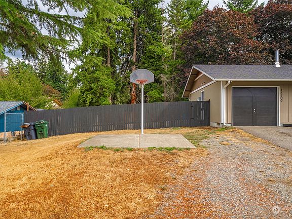 4th image of 16809 10th Avenue E