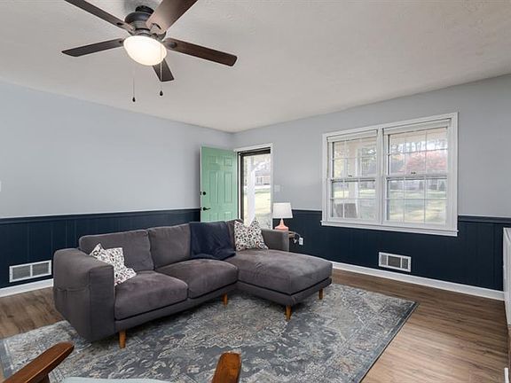 2nd image of 304 Tuck Ln