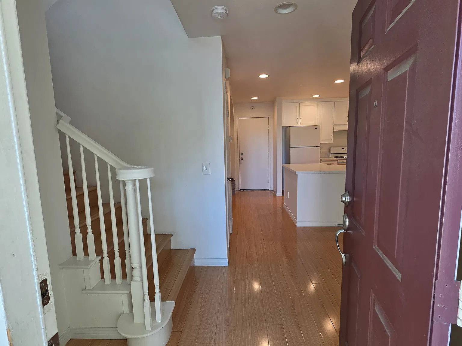 3 bed, 2.5 bath, 1600 sqft, $4,000 — Photo 2