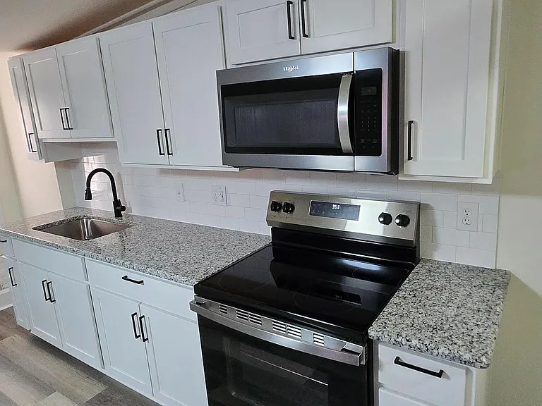 213 W Market St #3 — Photo 6