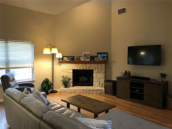 4th image of 5709 Pecanwood Ln