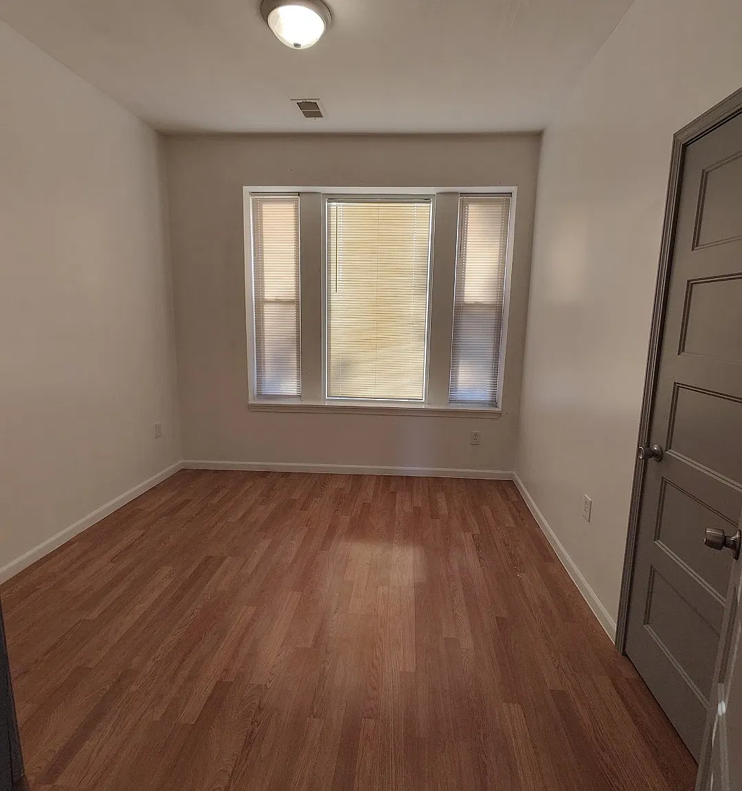 3 bed, 1200 sqft, $1,350 — Photo 3