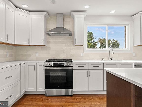 5th image of 343 W 5th Ave