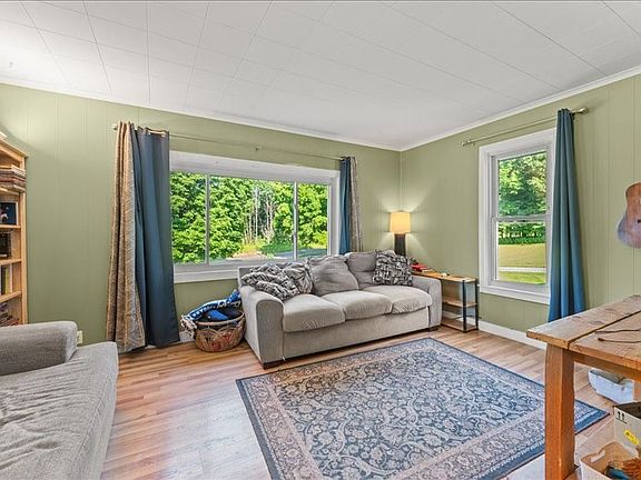 3rd image of 567 Park Ave