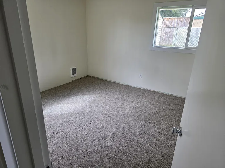 488 College St S — Photo 3