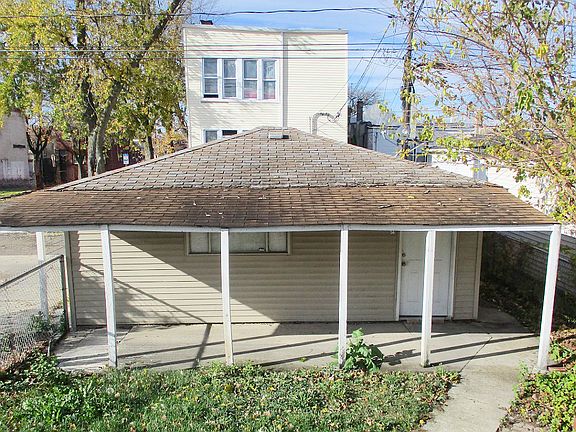 4th image of 1438 S 57th Ave
