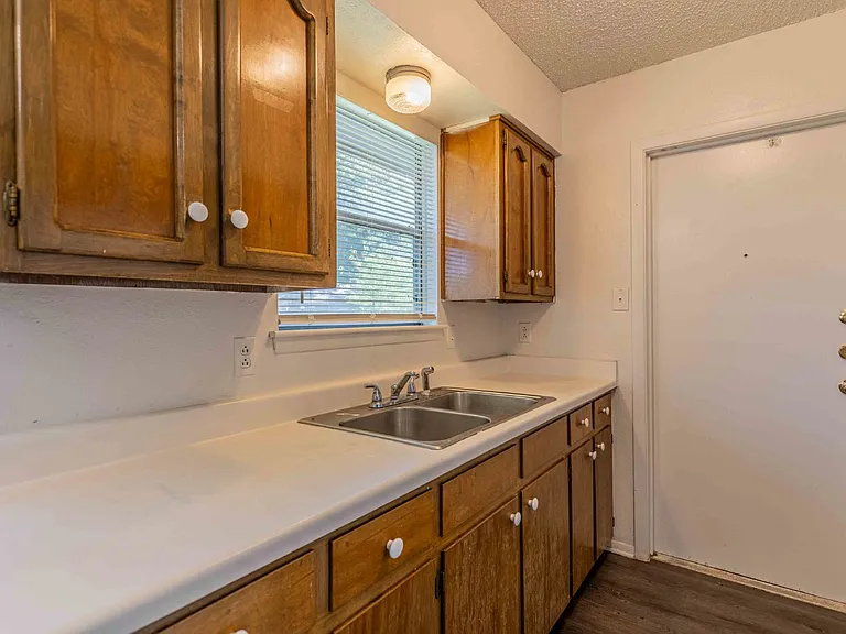 4910 Tennyson Dr — Photo 10